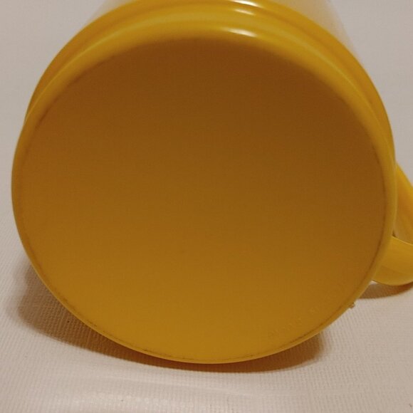 BRIGHT Vintage Shell Gas Station Mug Made in CANADA Plastic - Picture 3 of 5
